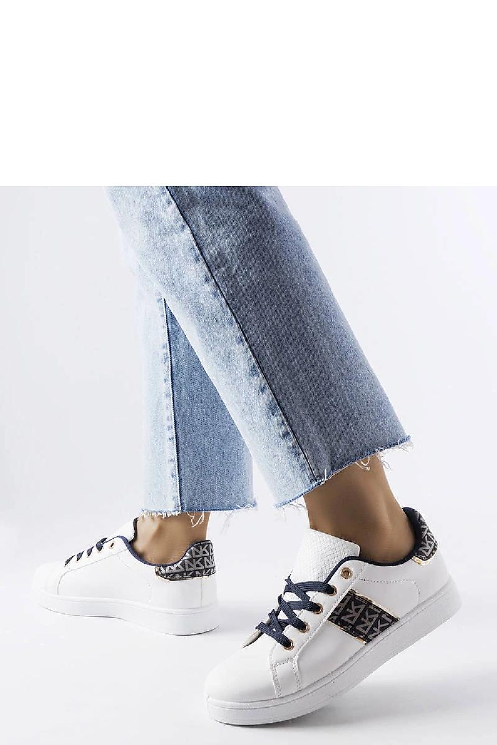 Solea White Sneakers Sauriol for Women, showcasing a unique summer style with a low upper design and stylish details, perfect for warm weather.