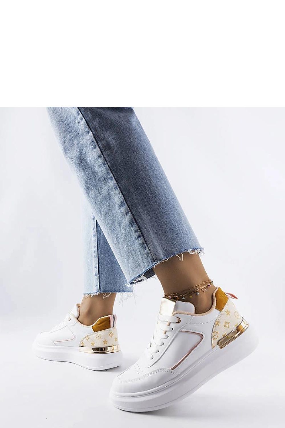 Elegant Solea stylish white sneakers with beige inserts, designed for summer comfort, showcasing a chic lace-up design and high-quality materials.