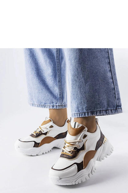 Close-up view of Solea white sneakers featuring lacing system and medium heel, designed for a fashionable summer experience.