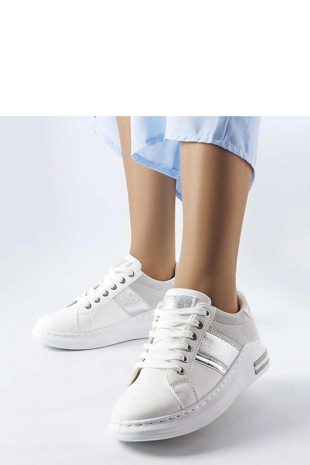 Luxurious women's white sneakers with elegant pink inserts from Solea, showcasing modern design and stylish comfort.