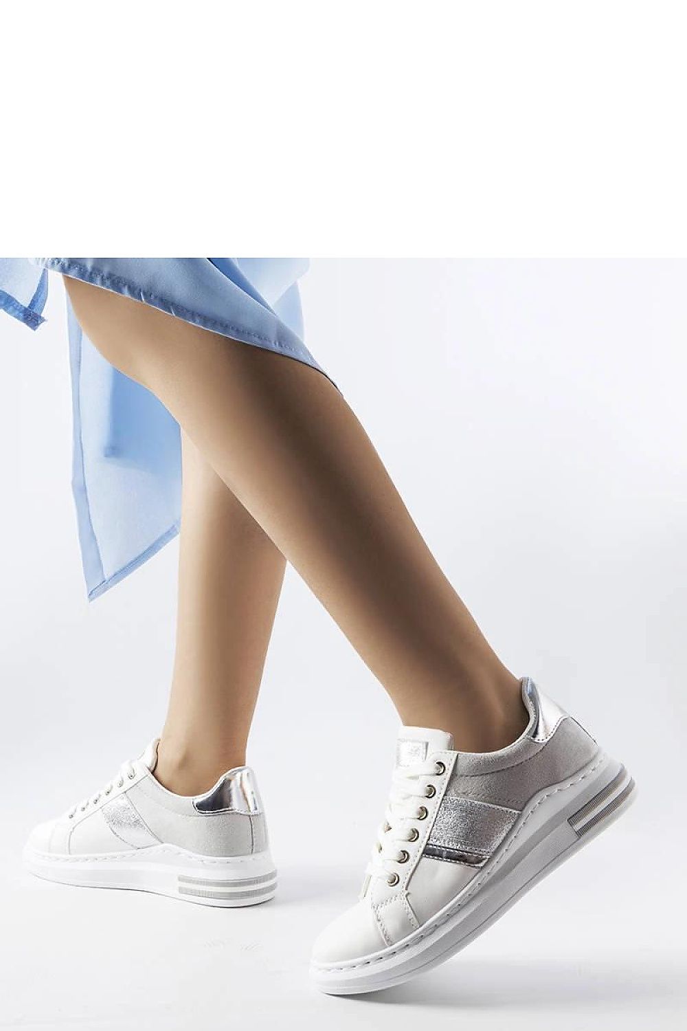 Solea white women's sneakers with pink details, highlighting their fashionable round toe and lace-up closure for a perfect fit.