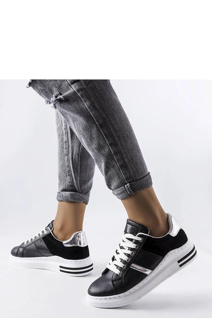 Elegant Solea white sneakers for women in EU sizes 36 to 41, combining style and comfort for the modern woman.