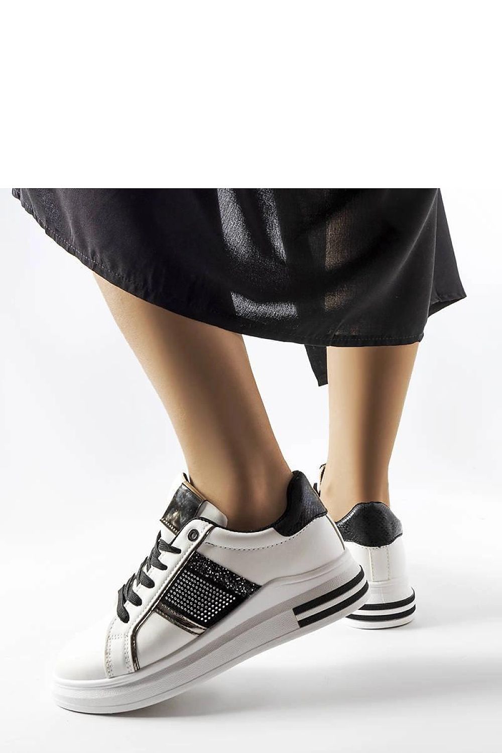 Comfortable and chic beige sneakers for women by Solea, featuring a lace closure for the ideal fit.