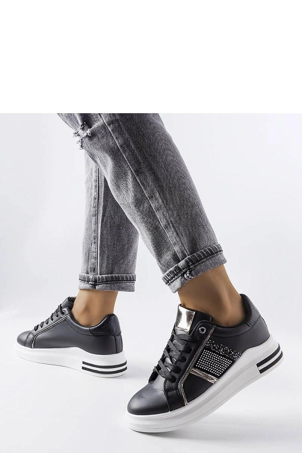 Size chart and specifications for women's beige rhinestone sneakers Xarles by Solea, designed for fashionable comfort.