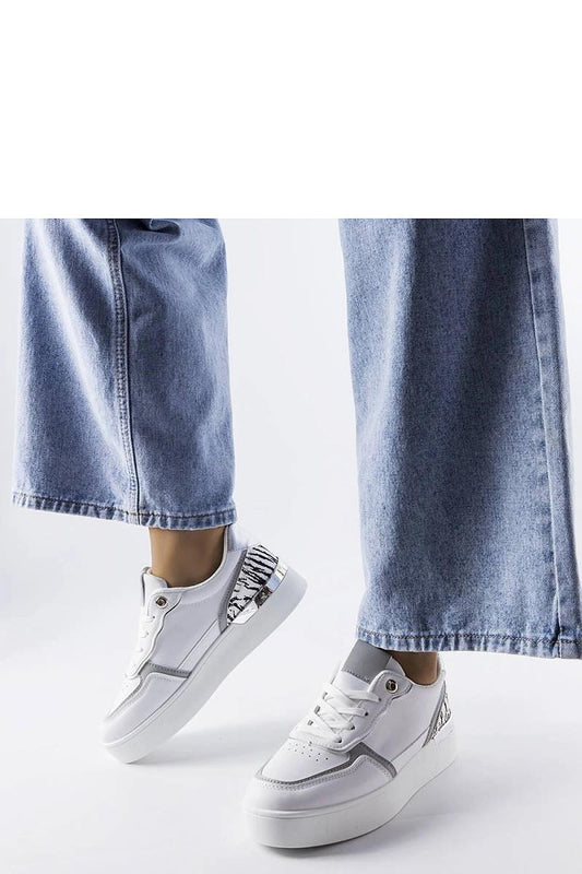 Elegant Solea white platform sneakers for women featuring a classic lace-up design, ideal for warm days.