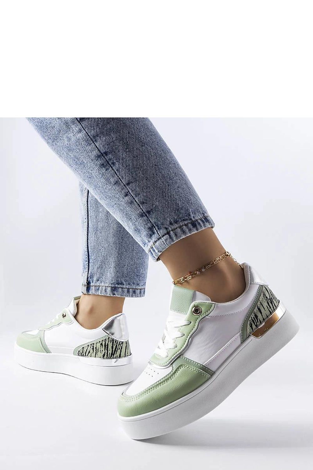 Elegant Solea white platform sneakers for women with a classic lace-up design, perfect for summer fashion, showcasing comfort and style in sizes EU 36-41.
