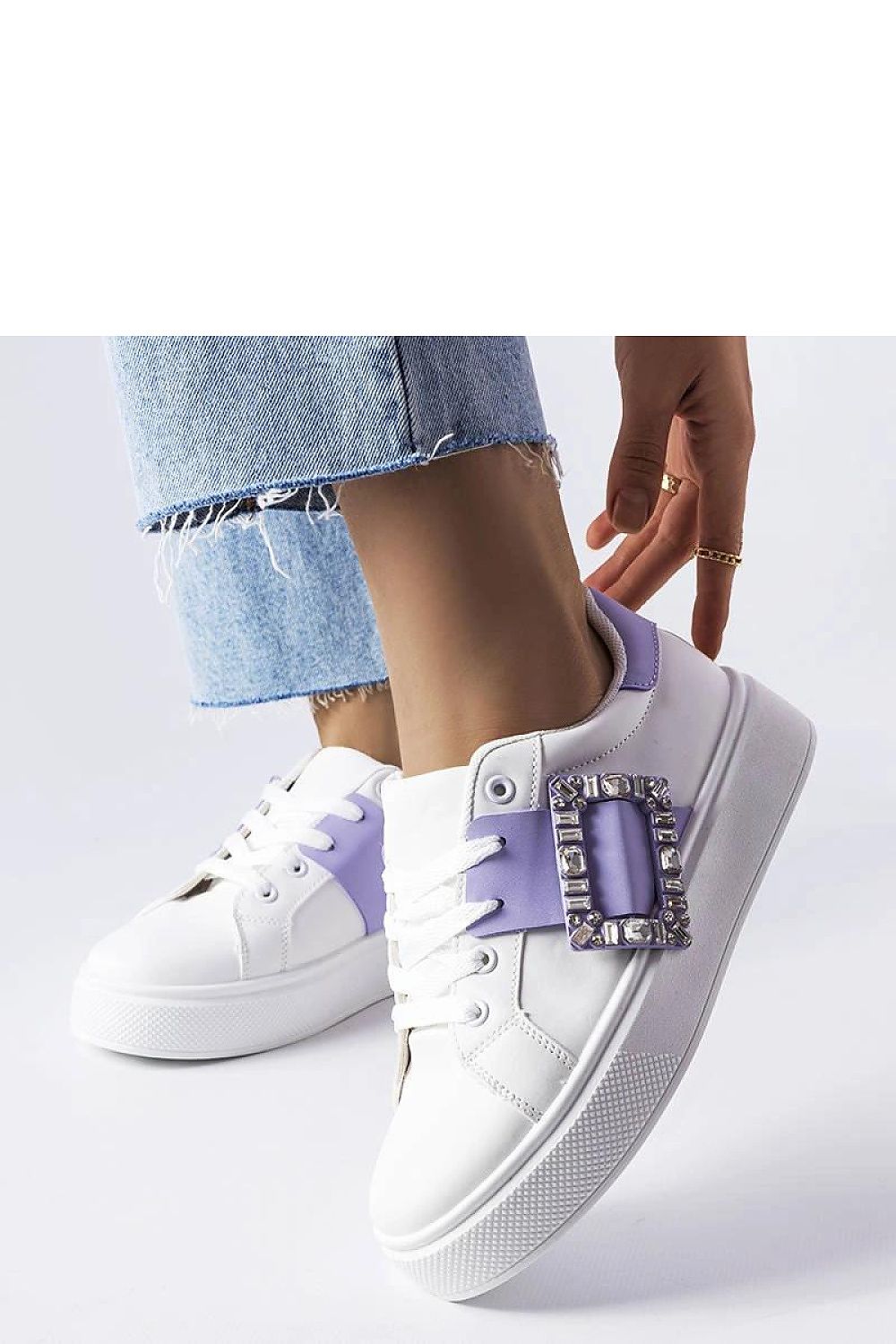 Elegant Solea women's white sneakers featuring a chic pink Ike clamp, showcasing luxurious comfort and style suitable for summer outings.