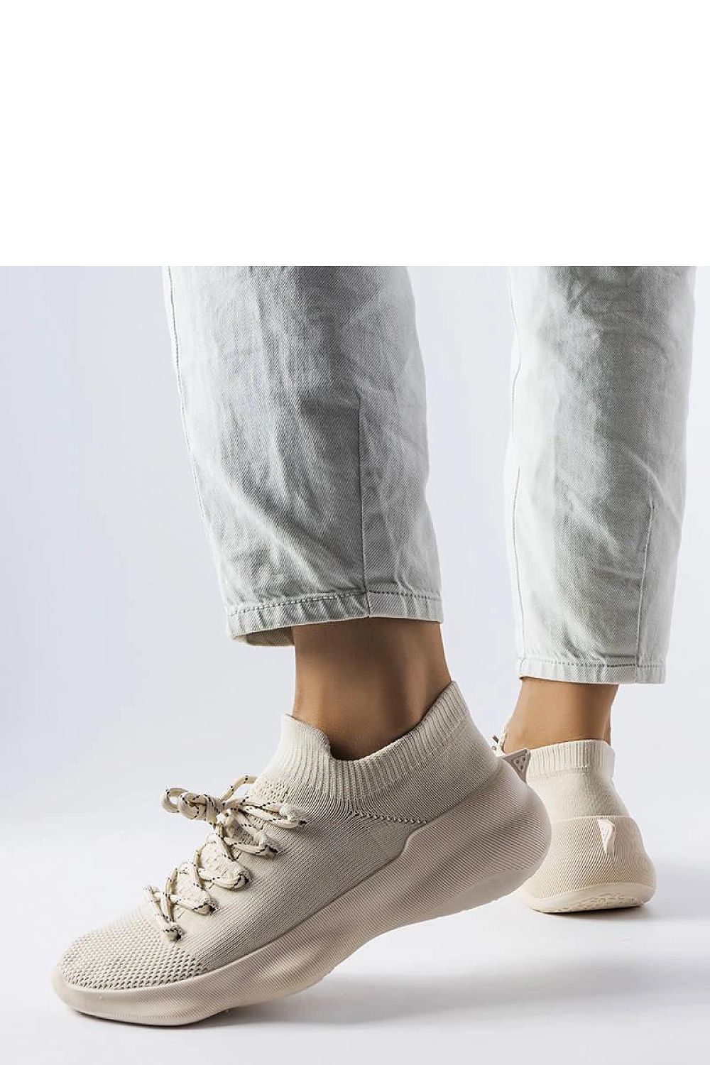 Luxury Côté green sneakers for summer crafted with breathable fabric, showcasing a stylish design from the Solea brand, perfect for outdoor activities.