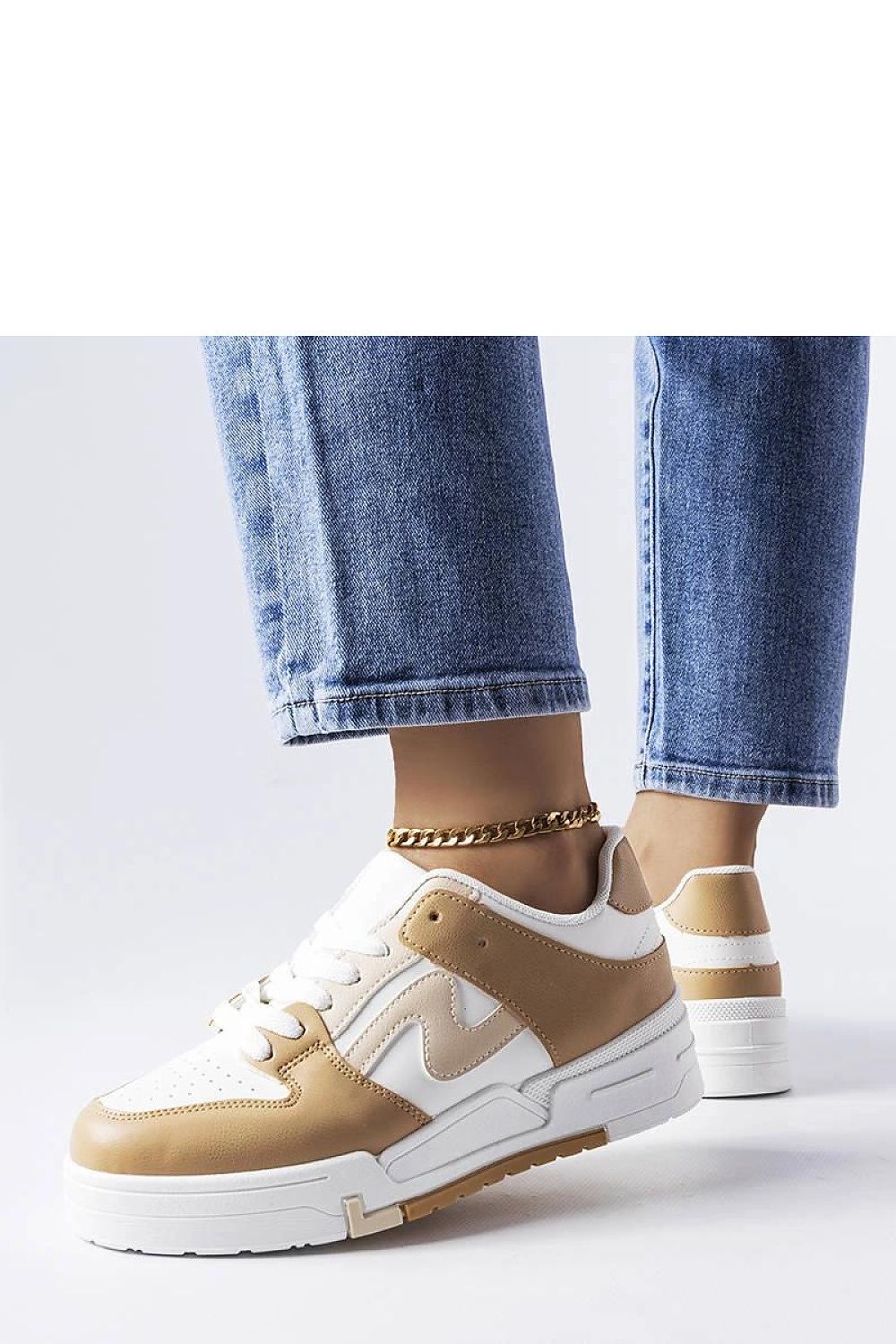 Fashion-forward Solea platform sneakers, combining style and quality, available in EU sizes 36-41.