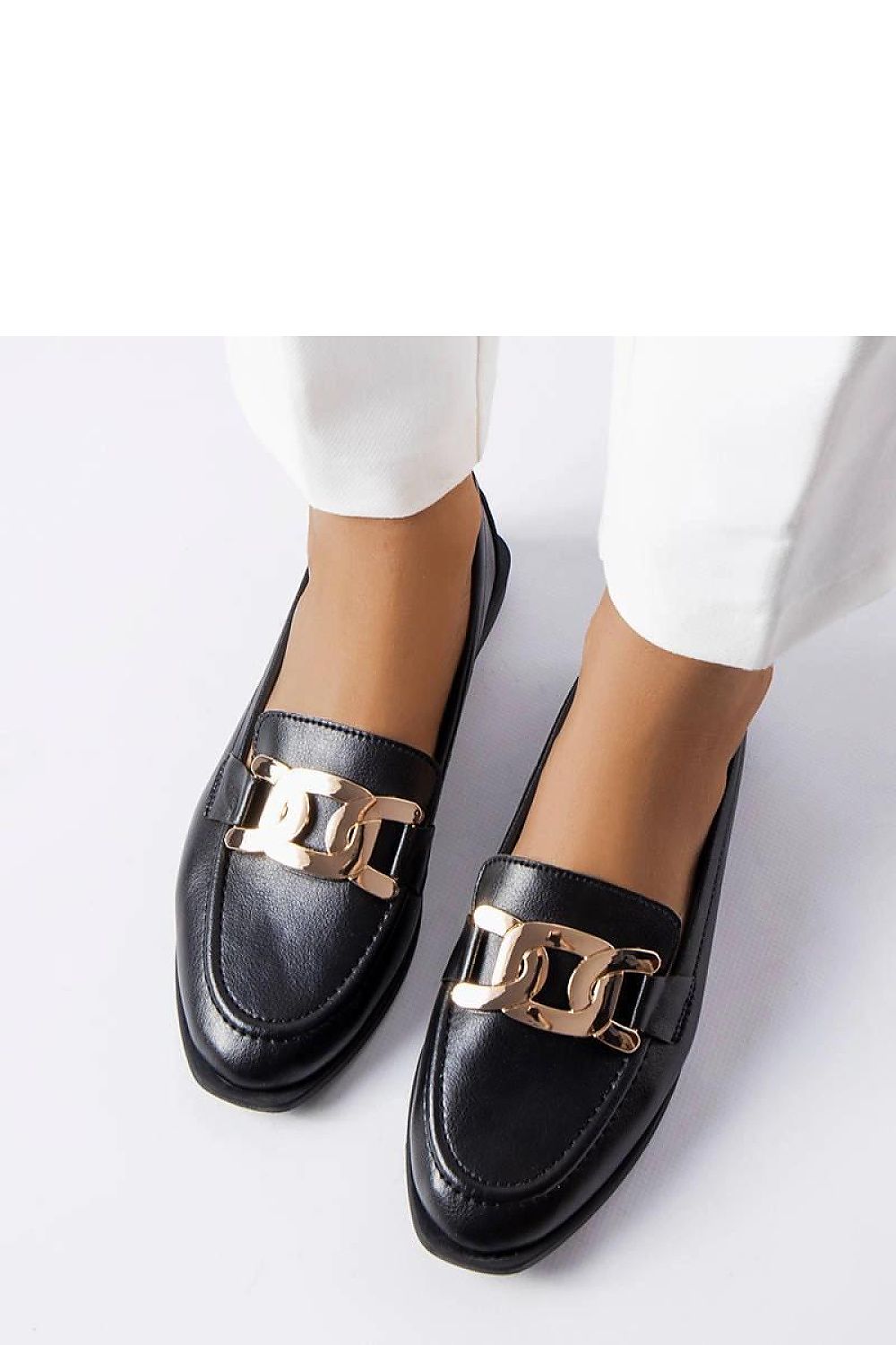 Elegant black loafers for women by Solea, featuring a characteristic seam and soft foam lining, designed for narrow feet and refined fashion.