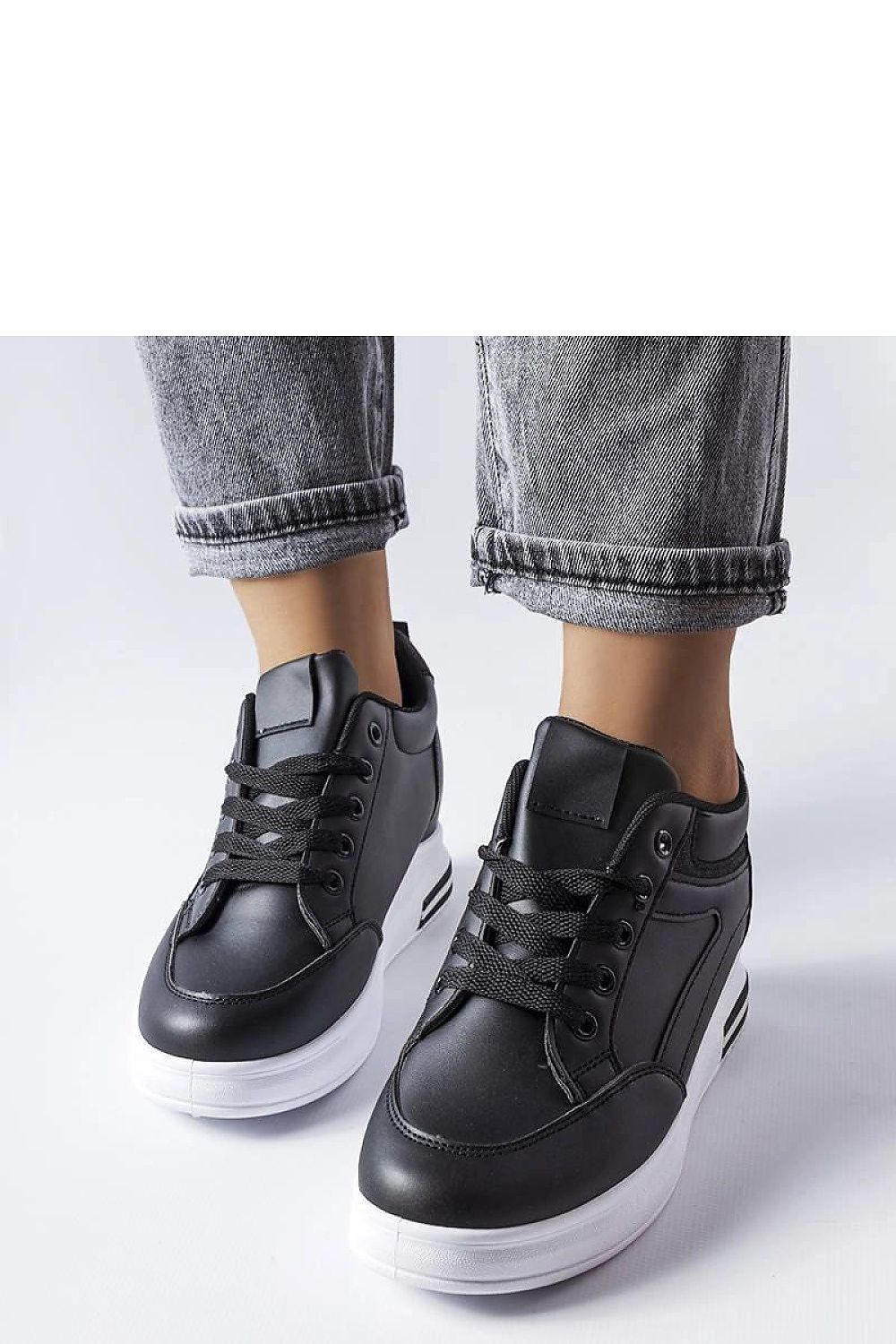 Elegant black sequined sneakers by Solea, featuring a stylish lace-up closure and 6cm heel, perfect for adding a touch of luxury to any outfit.