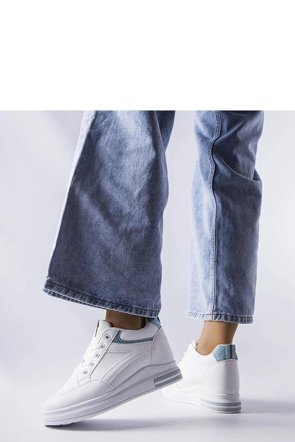 Solea's chic black sneakers with sequins and a 6cm heel, a perfect blend of fashion and comfort for modern footwear lovers.