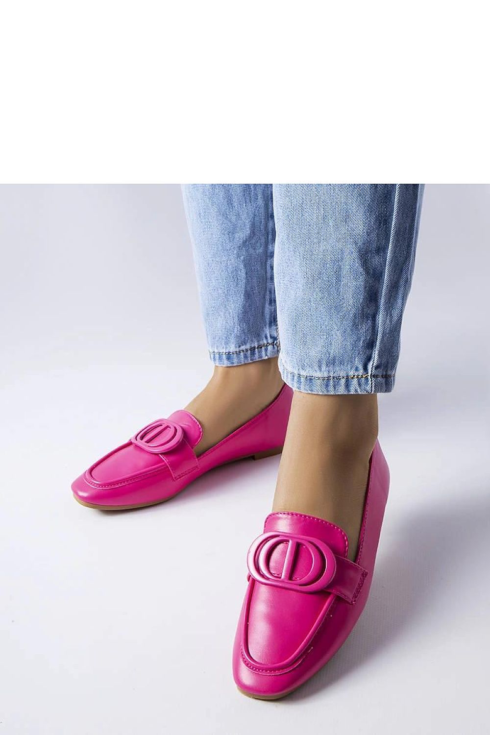 Luxurious pink moccasin from Solea, featuring elegant faux leather and a chic plastic buckle, perfect for the spring-summer collection.