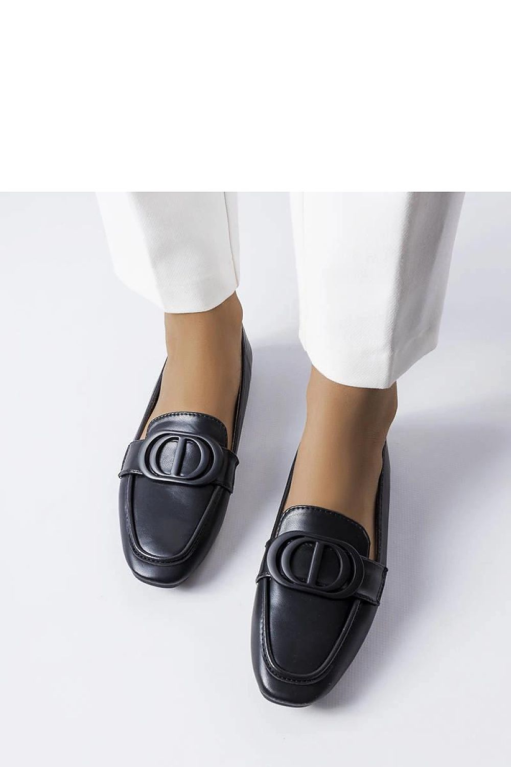 Solea luxurious pink moccasins with a slip-on design, perfect for narrow feet, made with durable synthetic sole for stylish versatility.