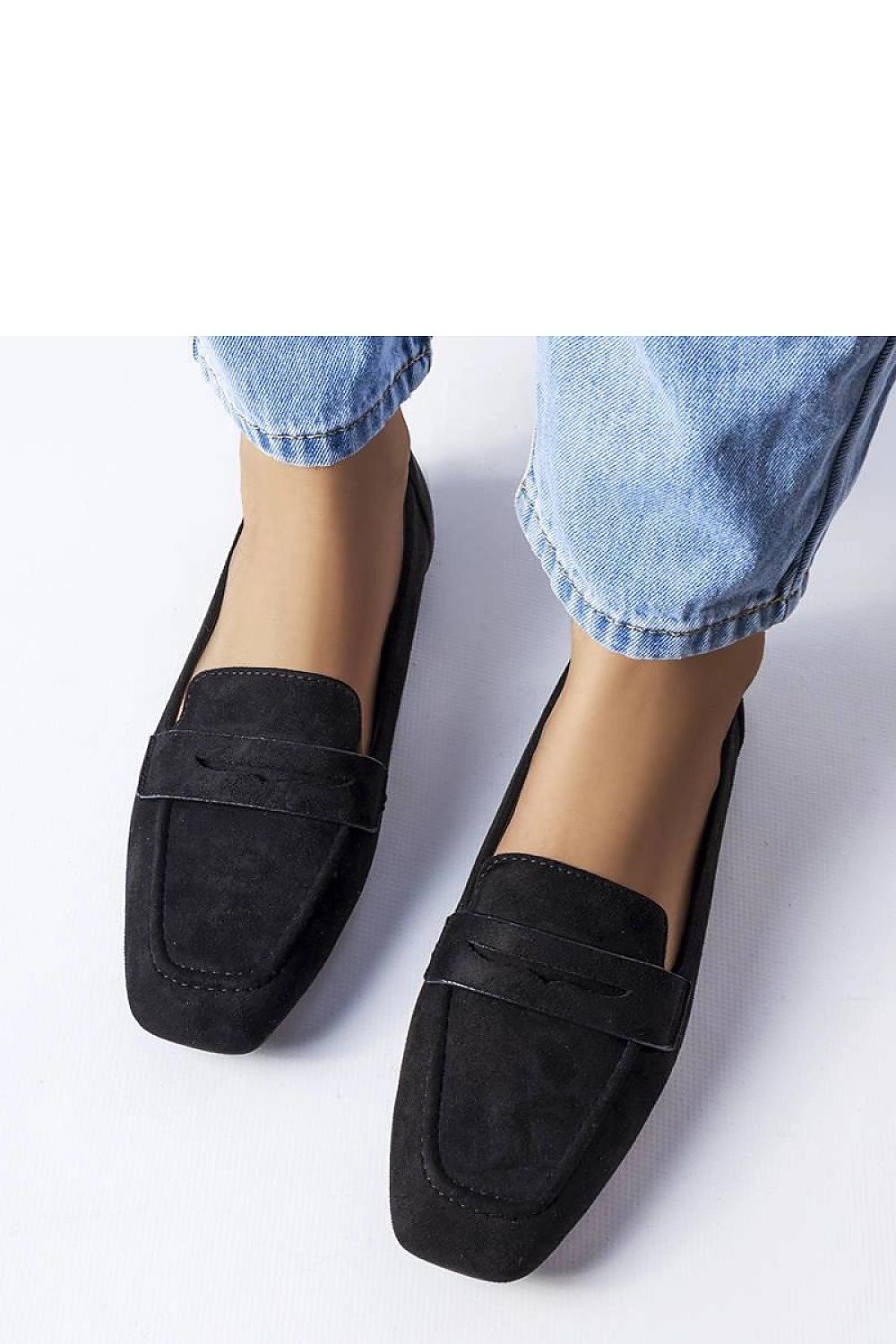 Luxurious pink moccasins by Solea, perfect for any wardrobe, highlighting stylish comfort for women.