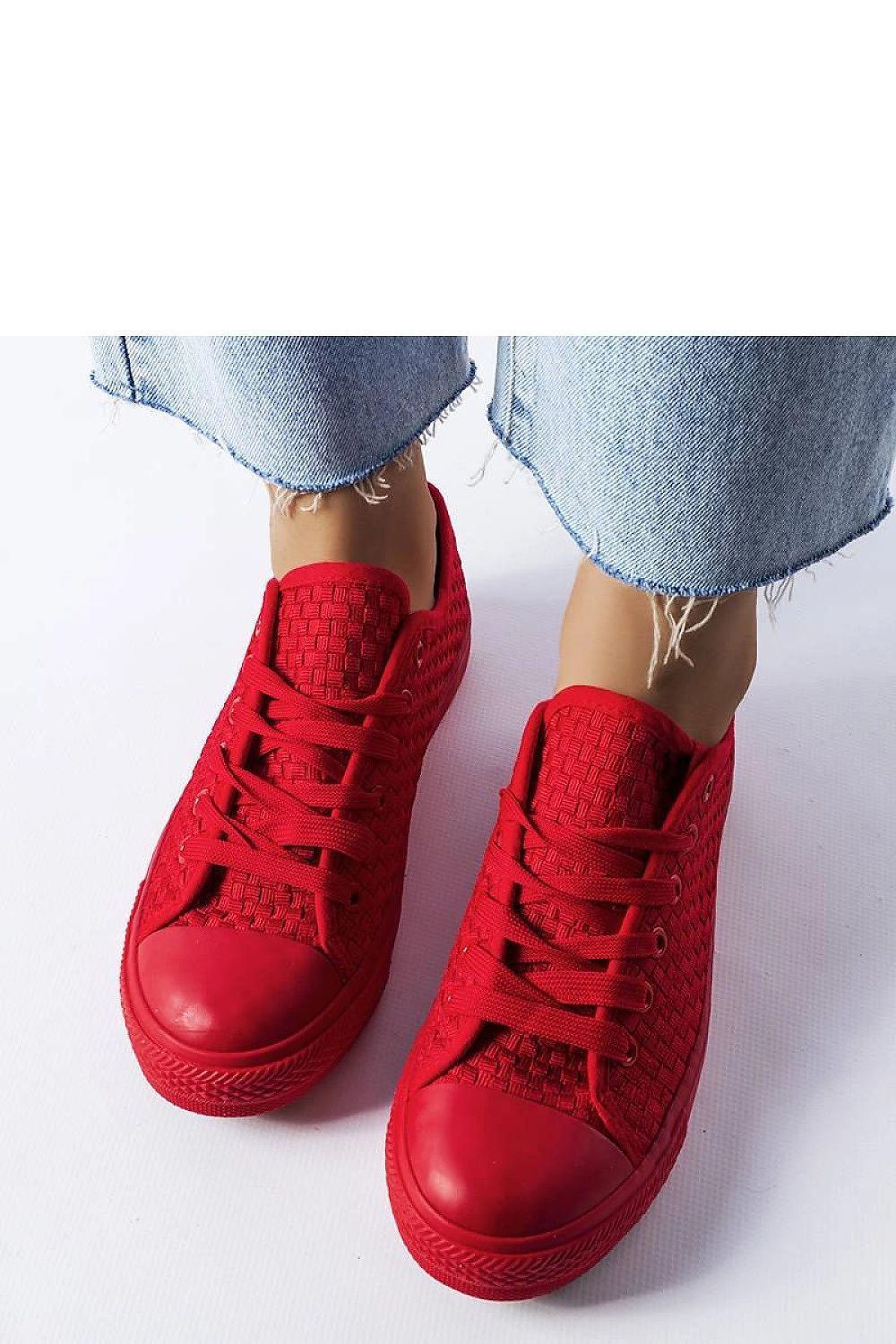 Chic Solea Women's Sneakers in red, crafted from high-quality Thibodeau fabric, ideal for warm weather outings.