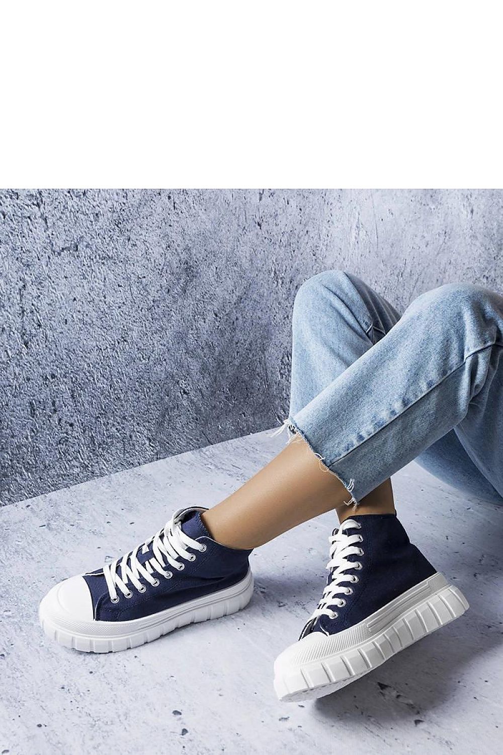 Elegant navy blue ankle sneakers from Solea, designed for comfort and stability with a chic lace-up design, ideal for everyday fashion.