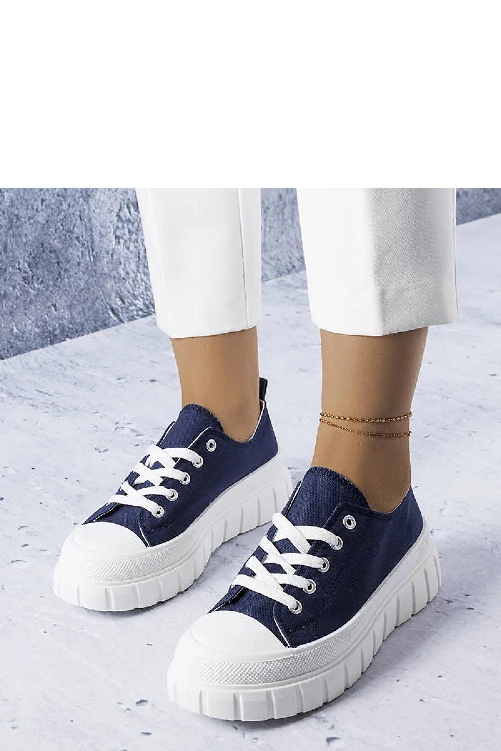 Luxurious navy blue platform sneakers for women by Solea, featuring stylish streetwear design and comfortable textile insole.
