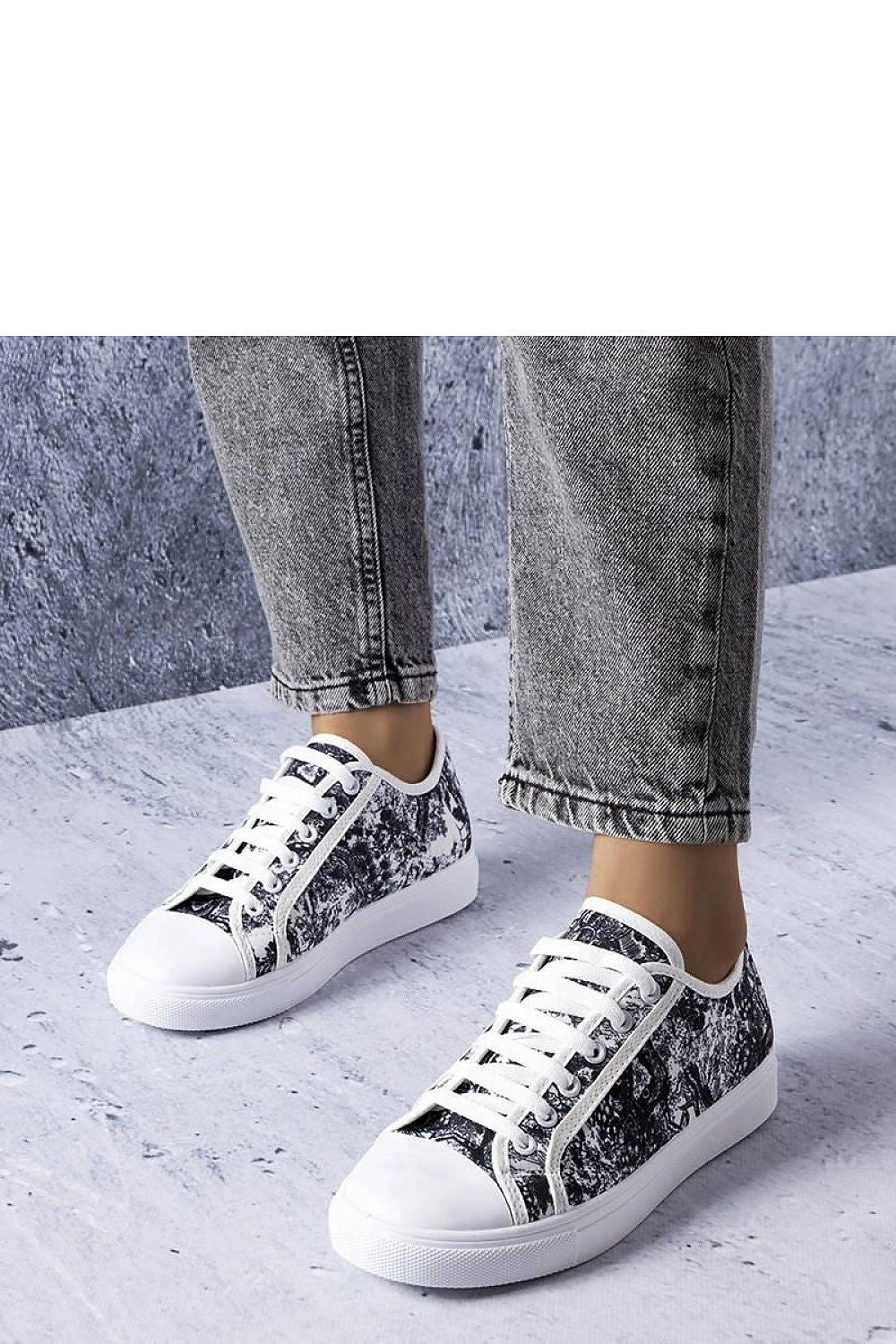 Solea luxury black and white sneakers for women, featuring a stylish lace-up design, perfect for summer, blending comfort and trend effortlessly, available in EU sizes 36-41.