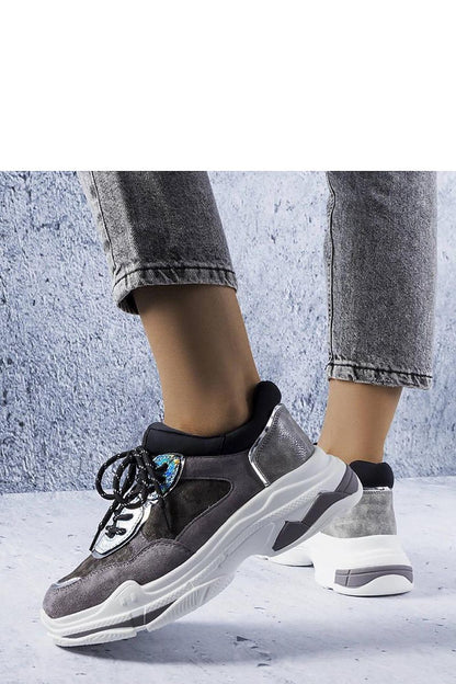 Versatile Solea gray sneakers with adjustable lacing, ideal for both outdoor activities and everyday fashion.