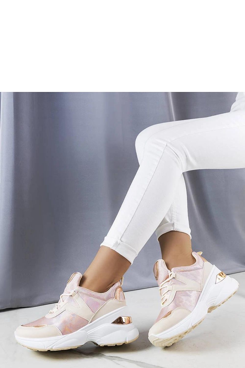 Elegant Solea pink Ruais sneakers with a durable white fabric sole and comfortable lace-up closure, ideal for fashionable summer outfits.