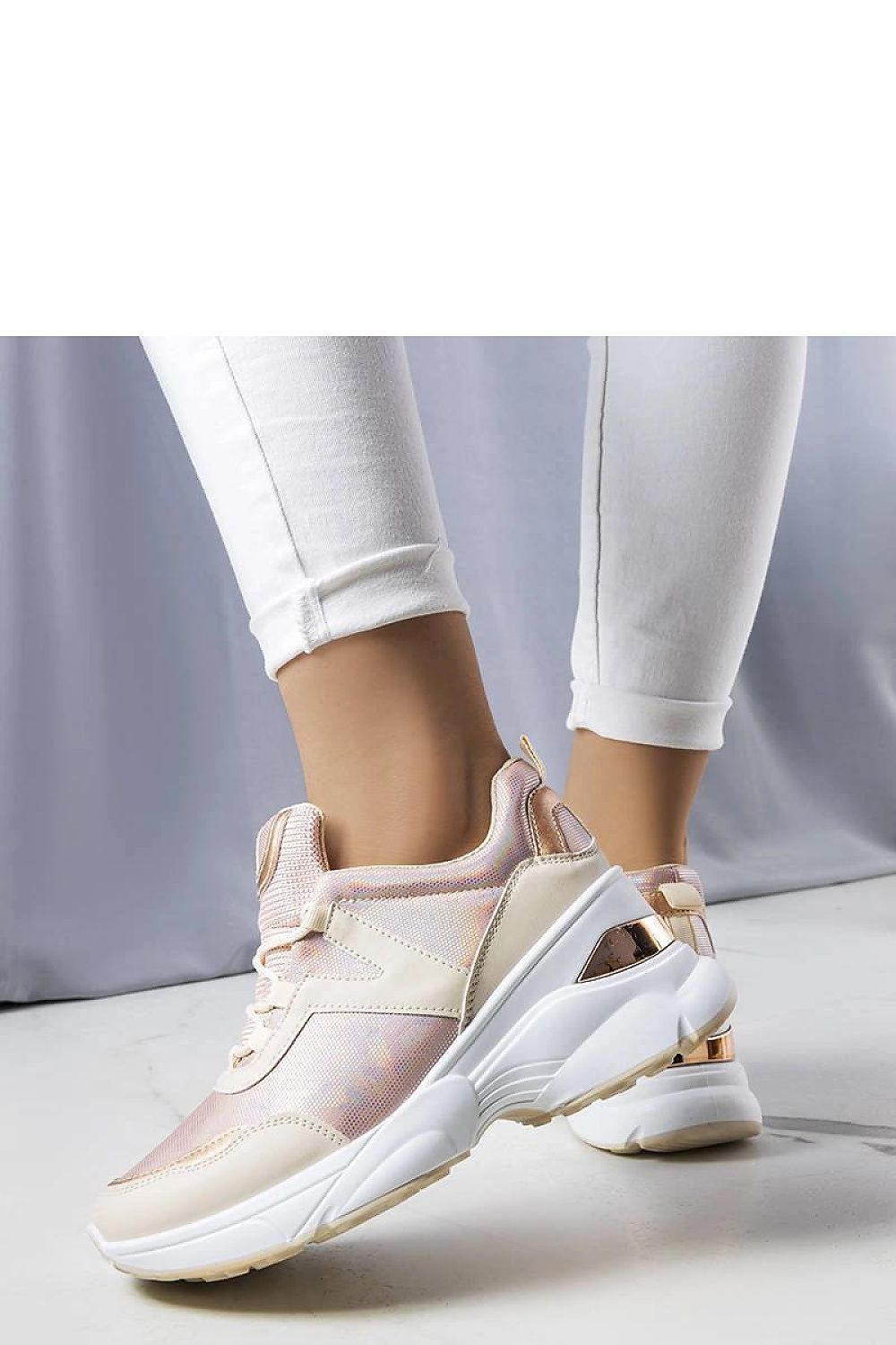 Luxury pink Ruais sneakers by Solea featuring metallic inserts and lace-up closure, perfect for summer style.