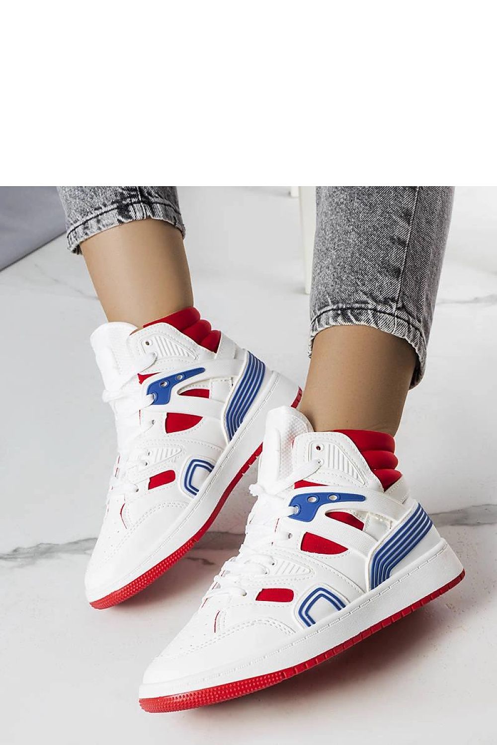 Close-up of Solea Marjorie high-top sneakers, highlighting the premium material and detailed lace-up closure for ultimate comfort and style.