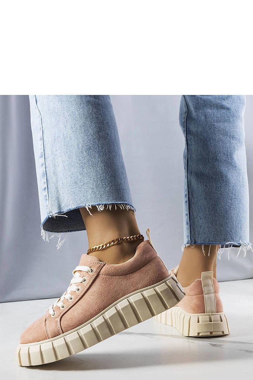 Close-up of Solea Pamela pink platform sneakers, showcasing the luxurious faux suede material, wide grooves on the platform, and lace-up closure for a comfortable fit.