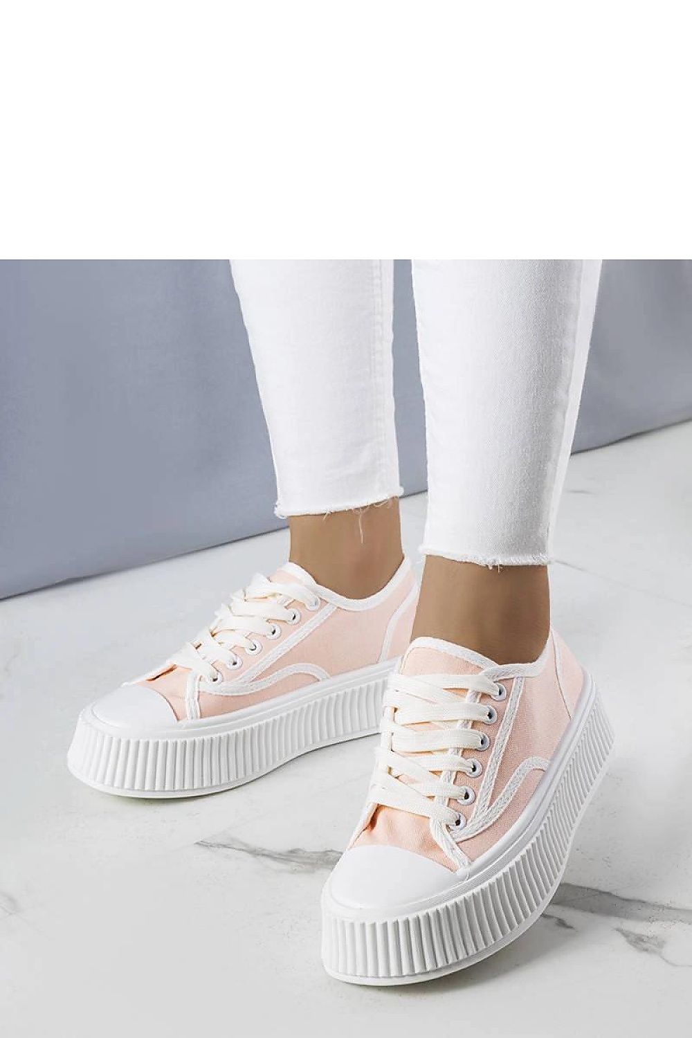External view of Solea Delores light pink platform sneakers, designed for both comfort and style with detailed stitching and a modern aesthetic.