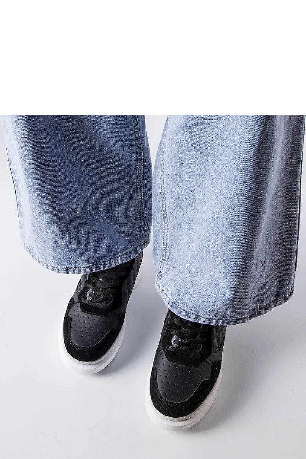 Solea Black Women's Sneakers - The perfect stylish footwear for any occasion, showcasing a sleek design and 5cm heel.