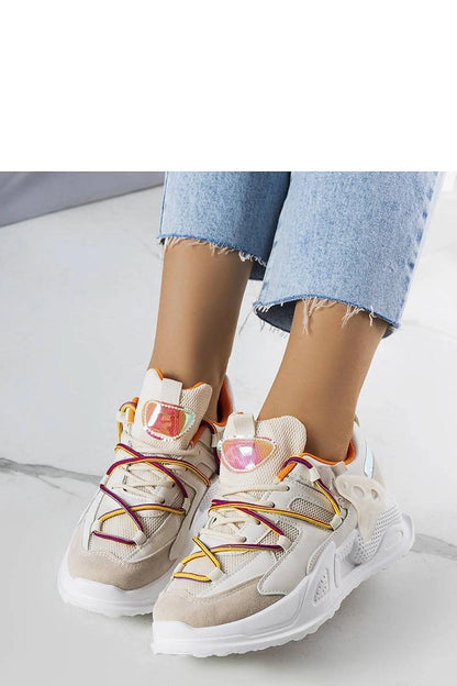 Luxury beige sneakers by Solea featuring a stylish design with a 5 cm heel, perfect for comfortable summer wear.