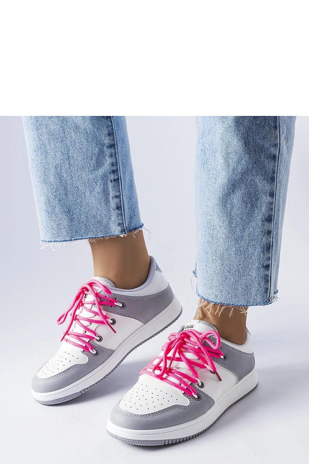 Solea Retro Sneakers Shari in White - Elegant lace-up footwear designed for ultimate comfort, showcasing a stylish white rubber sole for a chic look.