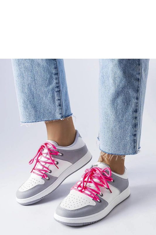 Solea Retro Sneakers Shari in White - Elegant lace-up footwear designed for ultimate comfort, showcasing a stylish white rubber sole for a chic look.