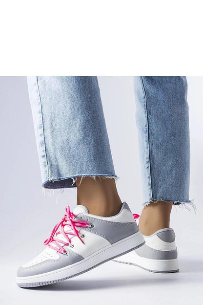 Close-up of Solea Retro Sneakers Shari in White - Detailed view highlighting the luxurious lace-up design and classic retro aesthetic, perfect for every fashionable woman.