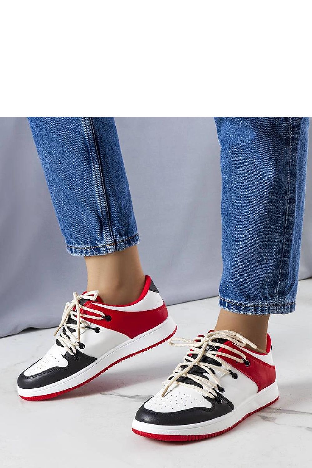 Solea Retro Sneakers Shari in White showcasing a stylish design with white rubber sole and lace-up comfort, perfect for warm spring and summer days.