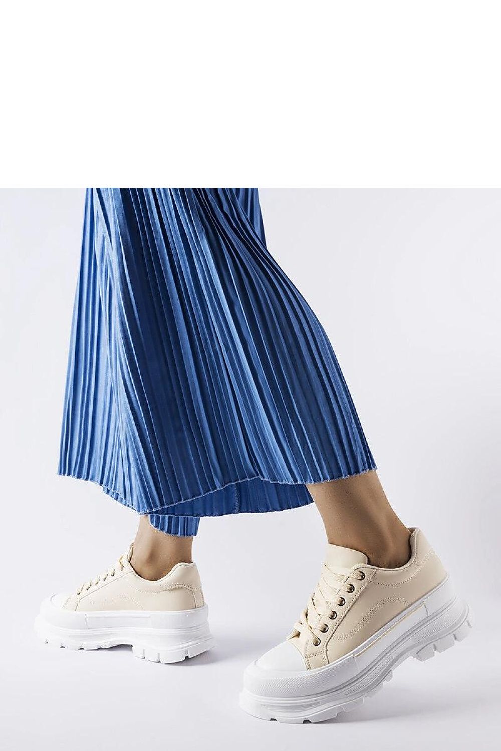 Elegant Solea Beige High Platform Sneakers featuring a classic upper and white rubber sole, ideal for summer fashion.