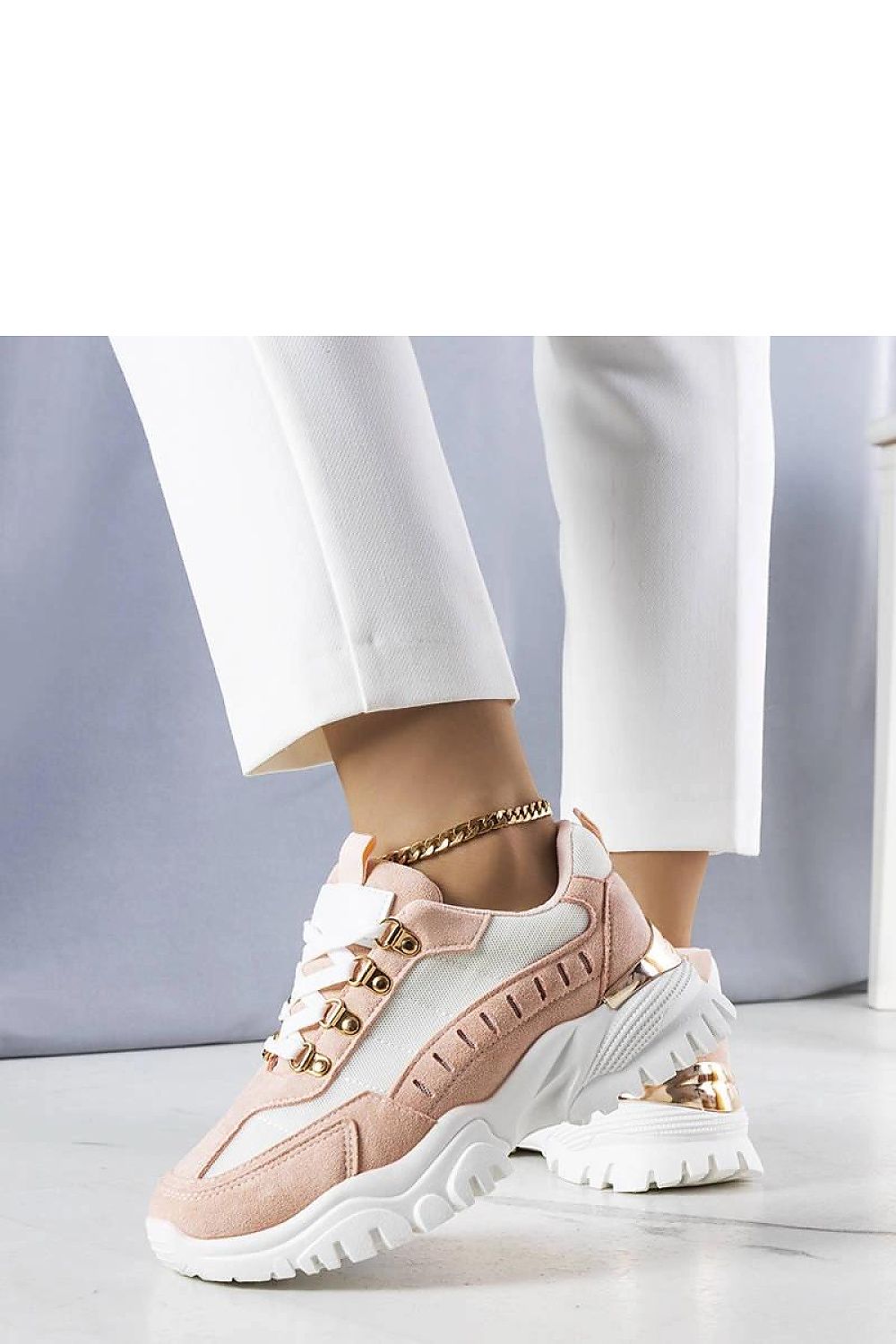 Close-up of Solea women's beige sneakers, emphasizing the high-quality lace-up design and comfort-focused features for a stylish summer look.