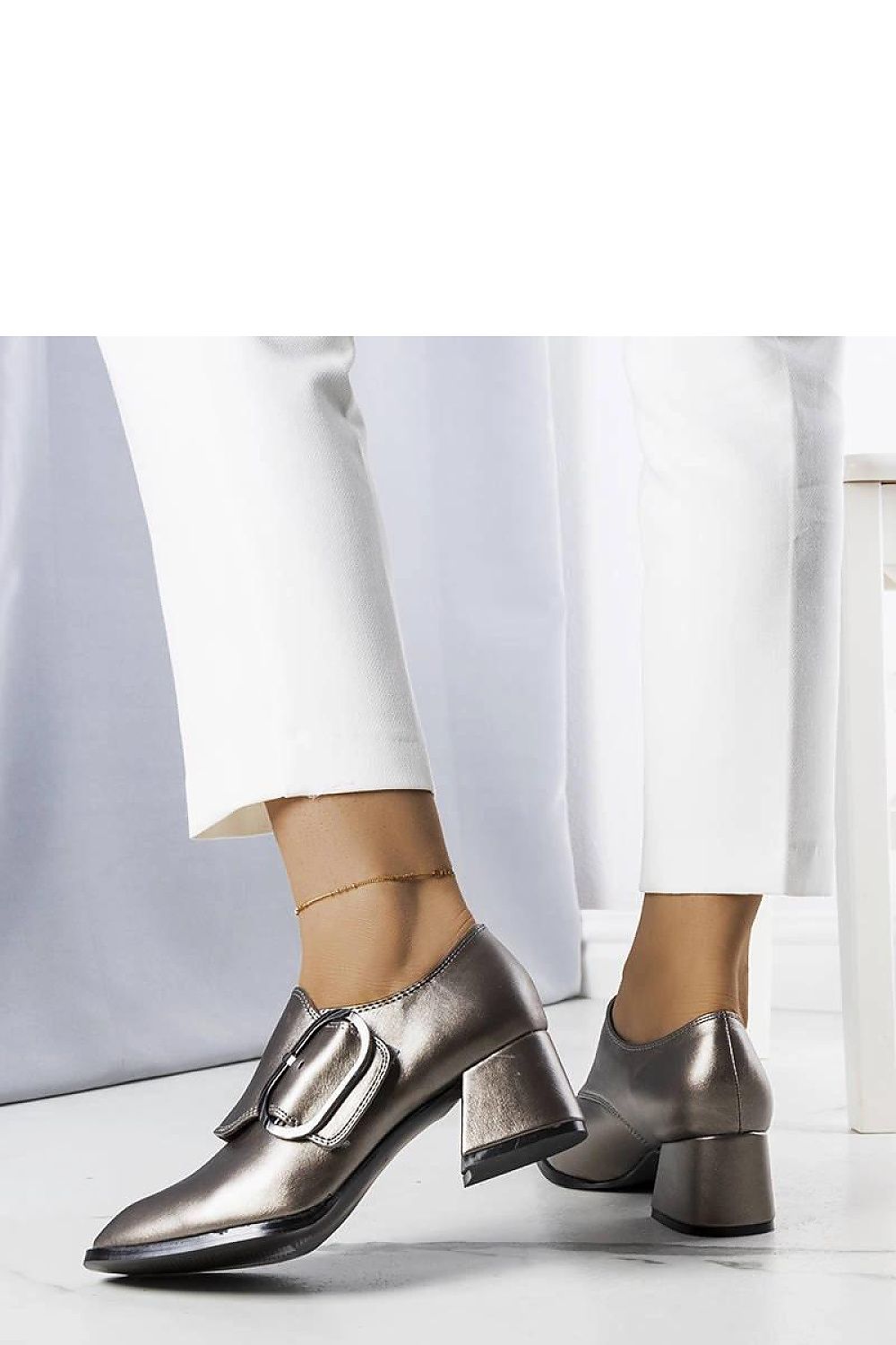 Stylish grey pumps from Solea, crafted in eco-leather with large Velcro fastening, perfect for autumn-winter fashion.