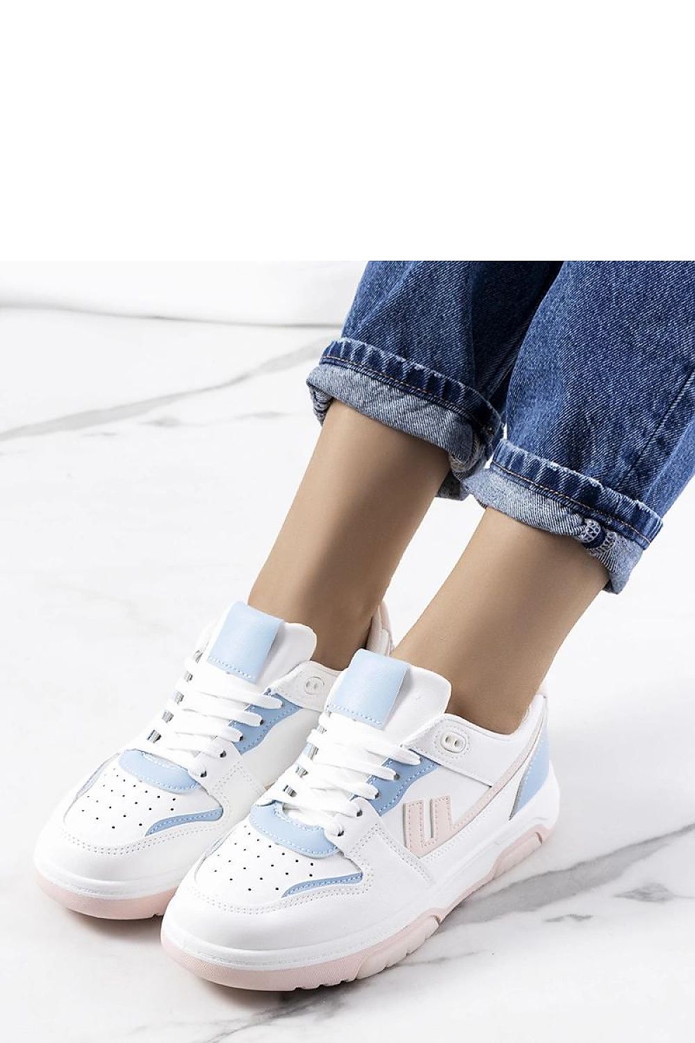 Solea White women's lace-up sneakers with 3cm heel, perfect for summer styling, featuring a classic design ideal for casual outfits and elegant dresses.