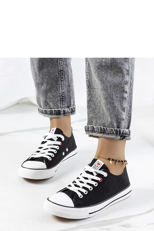 Elegant classic black women's sneakers by Solea, model Kolind, featuring lace-up design and white rubber sole, available in sizes EU 36 to 41, perfect for summer fashion. 