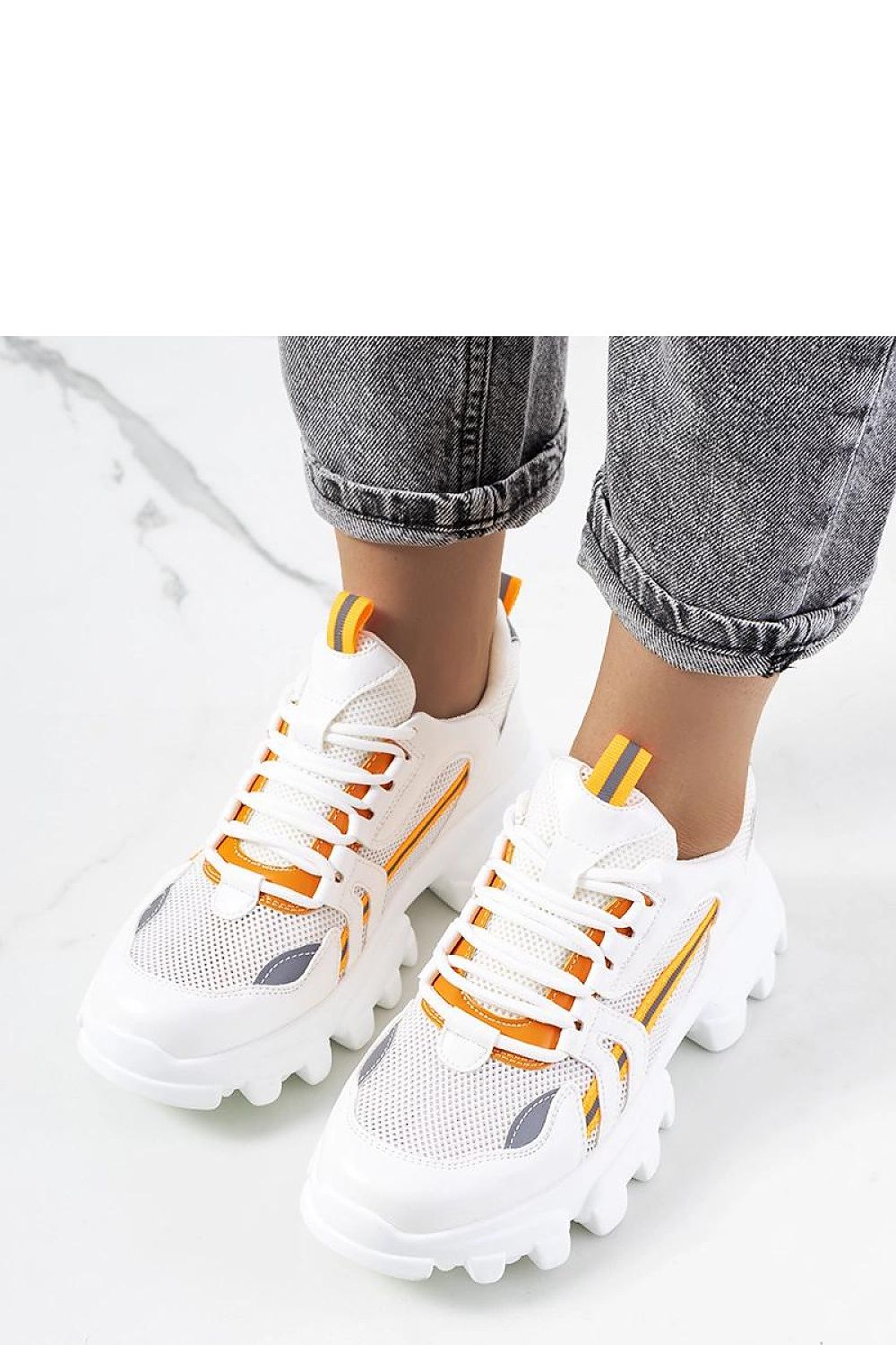 Elegant lace-up closure on the Bernier white women's sneakers by Solea, ensuring a perfect fit for comfort and style.