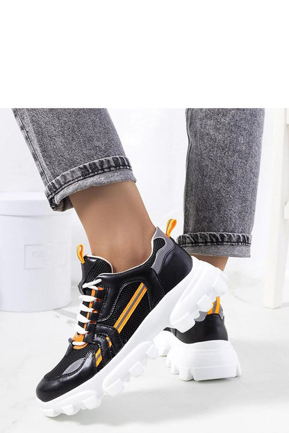 Chic white sneakers for women by Solea, model Bernier, displaying a sporty look with a 4.5 cm heel height, perfect for fashionable summer wear.