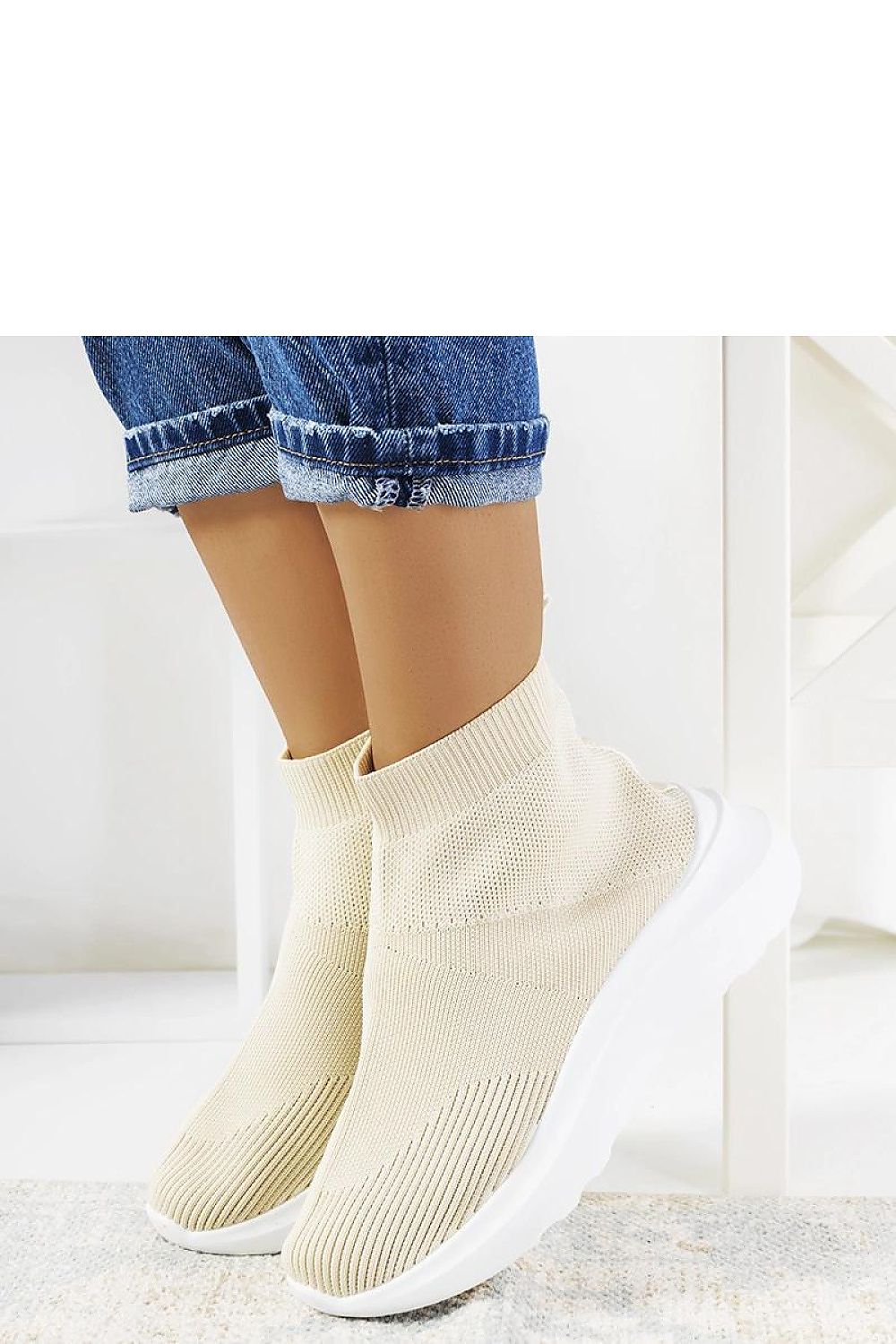 Solea beige high sneakers Jennifer showcasing elegant slip-on design and 5cm heel, perfect for stylish summer outfits.