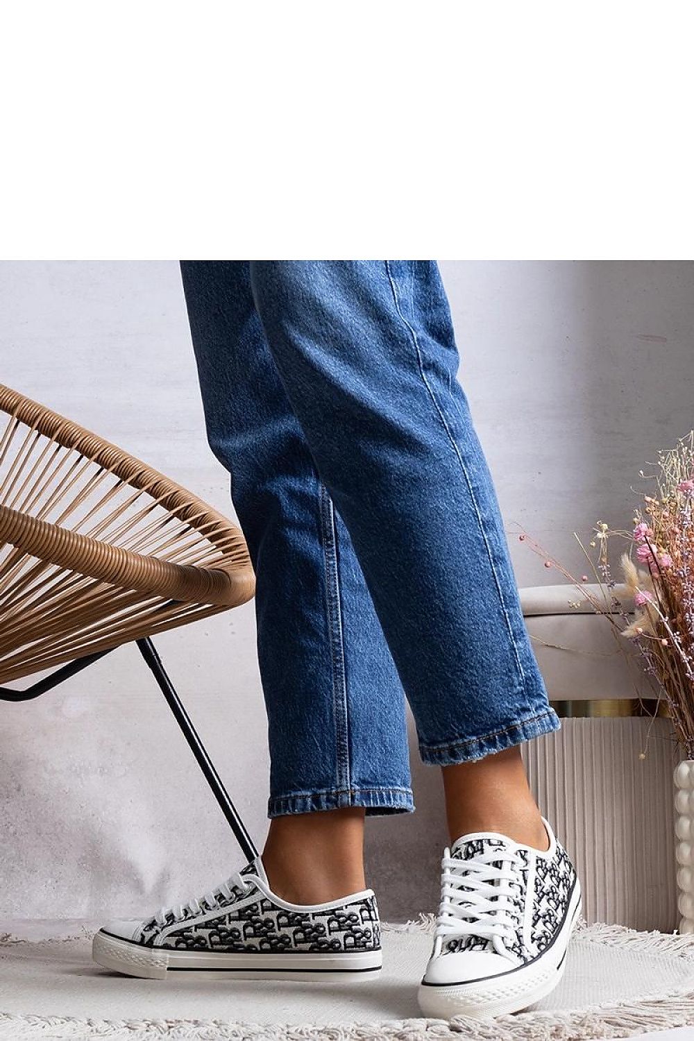 Solea Rimmie women's sneakers in classic black and white, showcasing stylish comfort and high-quality materials for casual elegance.