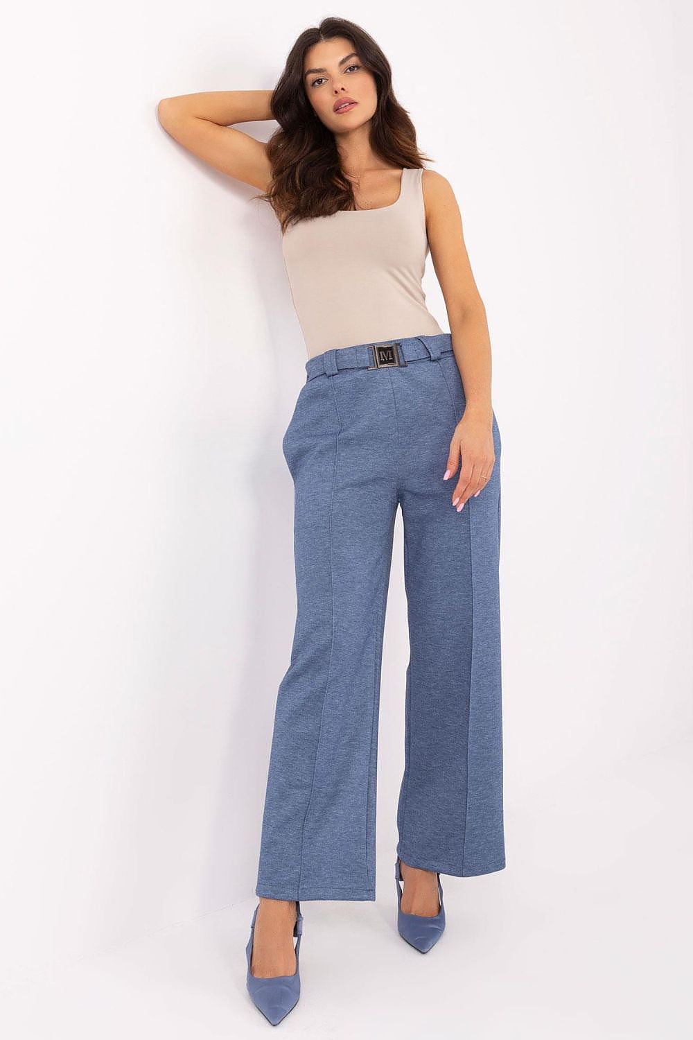 Stylish women's sweatpants by Italy Moda, showcasing a high waist and functional slip-in pockets, perfect for both casual and sophisticated looks.