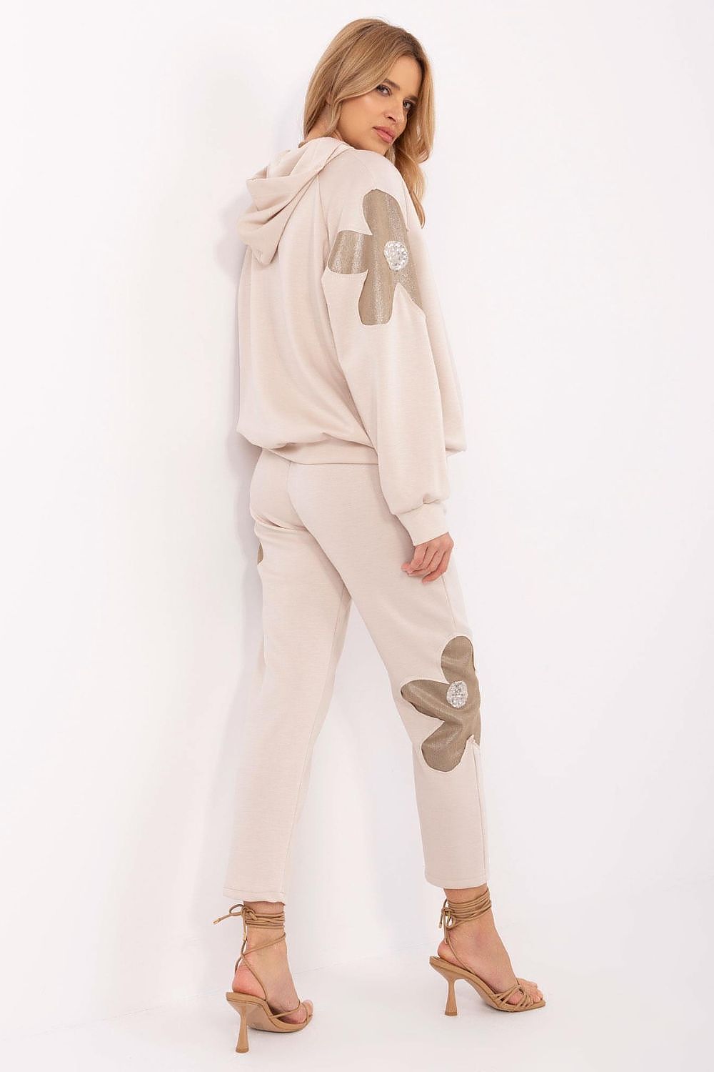 High-waisted pants with stylish floral applications from the luxury women's tracksuit set by Italy Moda, showcasing comfort and elegance.