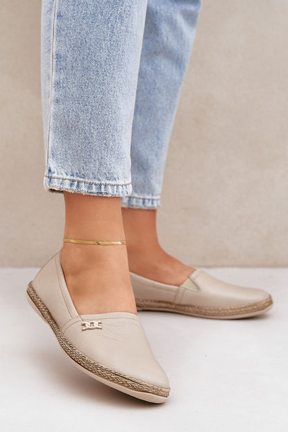Summer outfit styled with women's espadrilles in natural suede, embodying casual elegance by Step in Style.