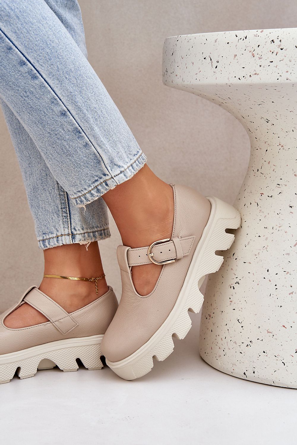 Step in Style luxury women's semi-shoes showcasing a chic design with a 4cm platform, ideal for any fashionable outfit.