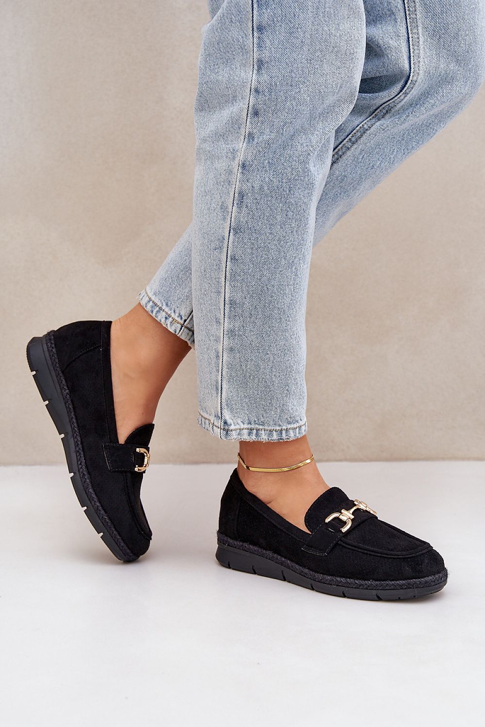 Step in Style’s luxurious women's eco suede moccasins, designed with rounded toes and a delicate platform, ideal for fashionable spring outfits. Available in EU sizes 36-41.