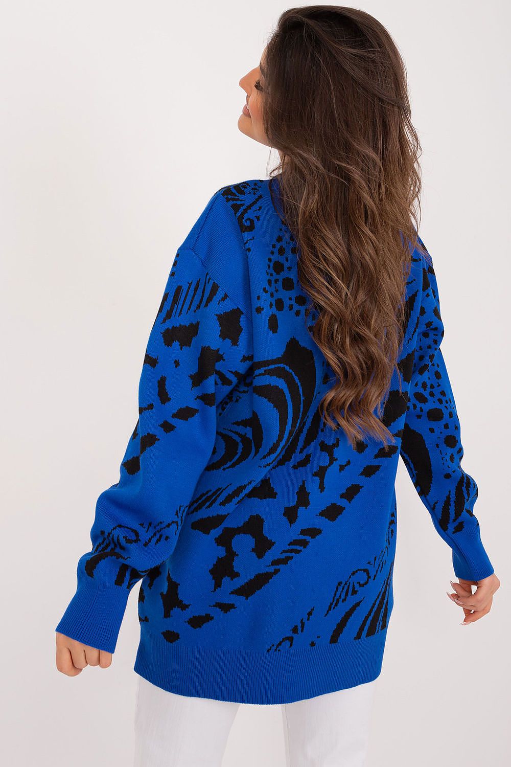 Luxurious Badu women's long cardigan in acrylic and wool blend, featuring a V-neckline and elegant uneven print, perfect for stylish everyday wear.